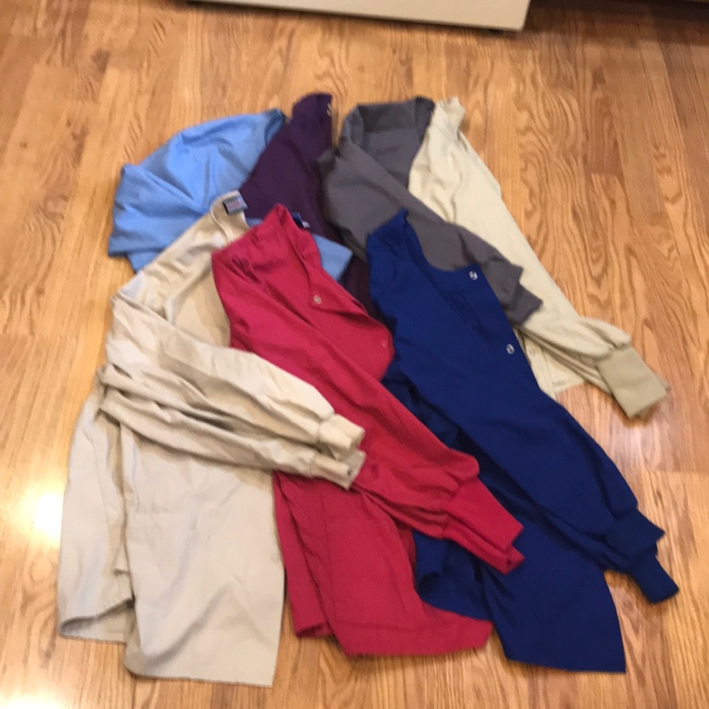 Lot of 7 scrub jackets. Size medium